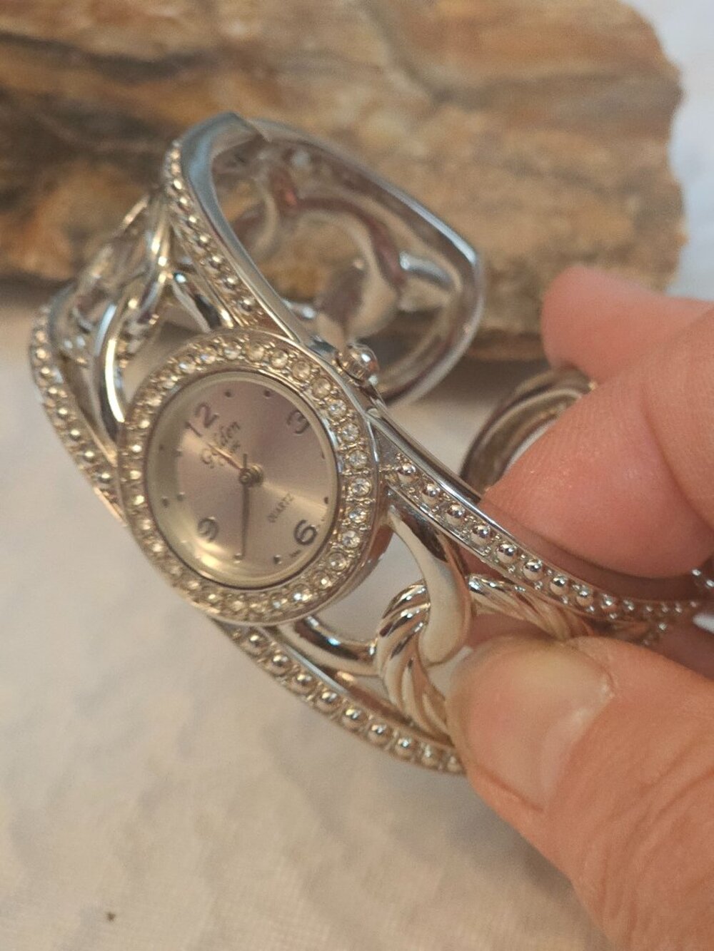 This Golden Classic quartz watch